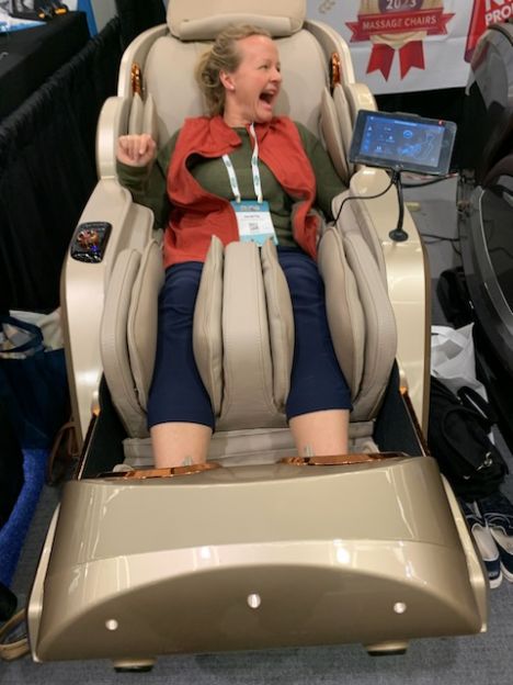 FJ-6910 Massage Chair Gold Edition
