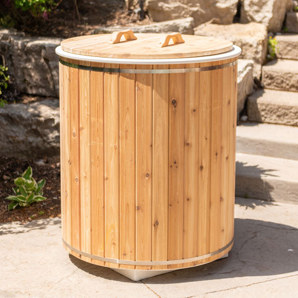 Dundalk LeisureCraft The Arctic Cold Plunge Tub - Knotty Red Cedar